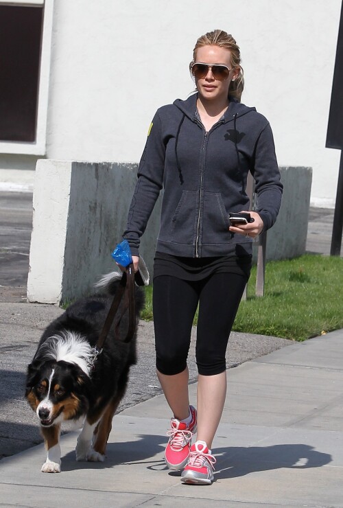  Duff walks her dog and grabs a coffee in Toluca Lake 05